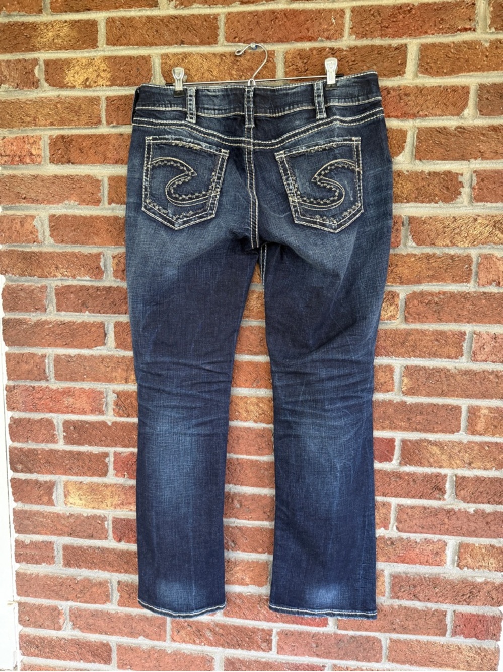 silver jeans.  suki mid straight.  size 31x30.